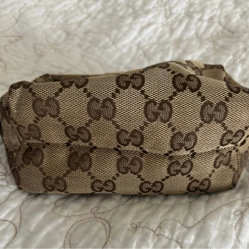 🎈SOLD🎈Gucci Monogram Pouch - Picture 6 of 7